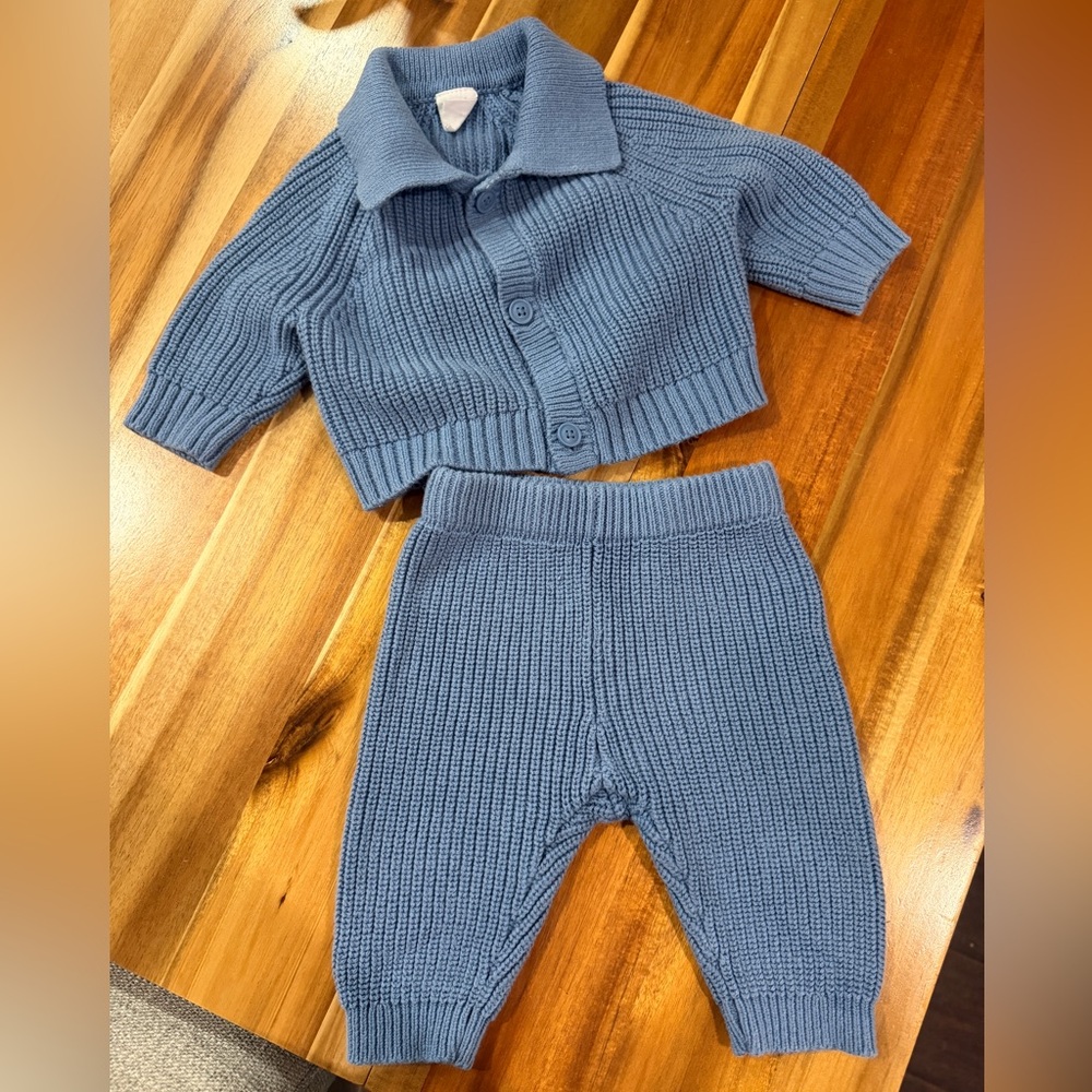 BABY GAP Baby Sweater Set in Light Blue